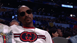 Snoop Dogg salue la caméra