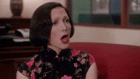 Réaction d'une femme étonnée.