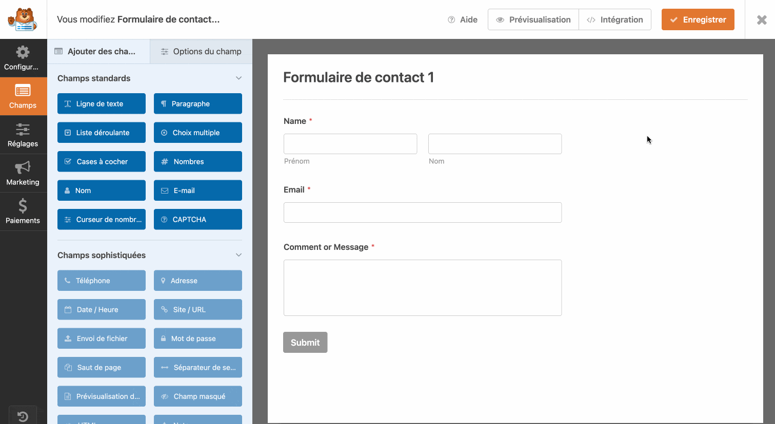 Contact Form by WPForms dispose d'une interface en glisser-déposer.