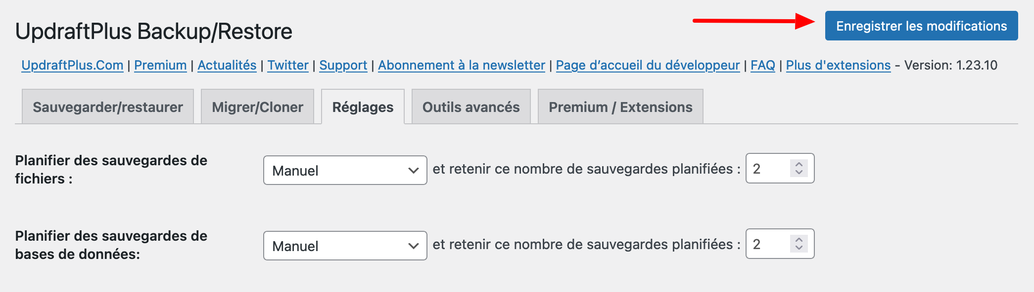 UpdraftPlus propose un bouton pour enregistrer vos modifications et les appliquer.