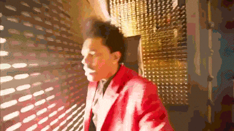 Un homme perdu dans un labyrinthe